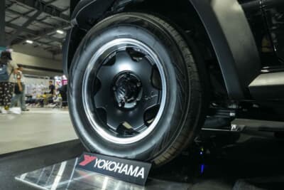 スズキ ジムニーノマド：新作ホイールのヴァーロン。力強い歯車型ディスクと深いリムが特徴だ