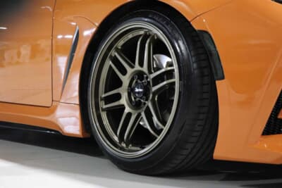 トヨタ GR86:AMEの「TRACER TM02」を装着。サイズは18×9.5J、インセット38。タイヤサイズは225/40-18を履く