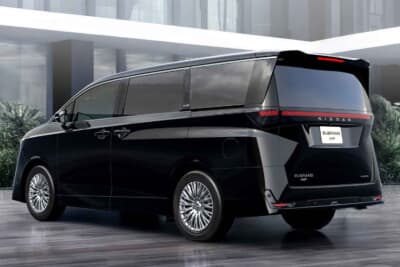 日産 エルグランド VIP：ブラックの本革が、静寂に包まれた至高の移動体験を約束してくれる