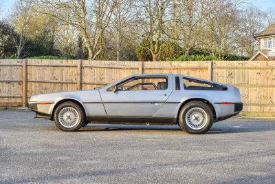 5万4000英ポンド(邦貨換算約1156万円)で落札されたデロリアン「DMC-12」(C)Iconicauctioneers