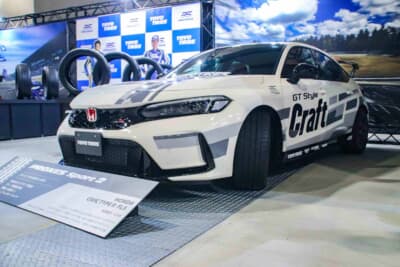 TOYO TIRES PROXES：こちらはホンダ シビック タイプR。モノトーンのカラーリングがオシャレ。PROXESの世界観がよく伝わる