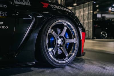 トヨタ GR86:ボディ右側に装着されていたADVAN GTのカラーはMACHINING & RACING METAL BLACK（マシニング レーシングメタルブラック）。高級感のある輝きをもつ