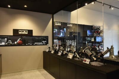 関西エリア初進出であり、国内4店舗目となるHKSのサテライトショップが設置された