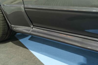 日産 スカイライン GT-R:サイドステップ奥のずさんな修理跡も、板金塗装のプロの技術で見事に再建された