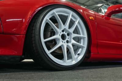 ホンダ NSX：フロント8.5J、リア9.5Jの19インチを装着。走りとビジュアルを両立したサイズだ