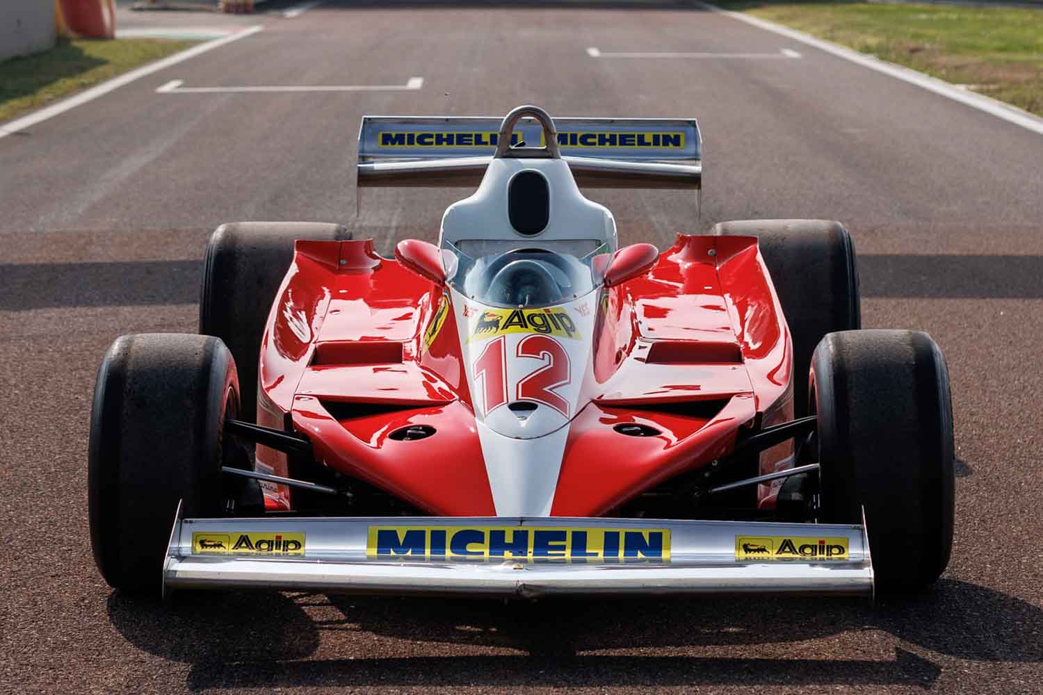 伝説のF1マシンが8億円超えで落札！ フェラーリ抜擢のジル