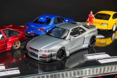 日産 スカイライン GT-R(1/18スケール):Khyzyl Saleemが手掛けたマットグレーの車体が美しい