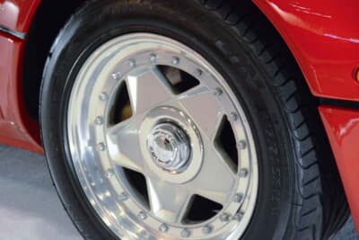 フェラーリ 288GTO：驚異的なパワーを路面へ伝える、星型意匠のマルチピースホイール