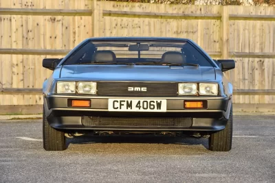 5万4000英ポンド(邦貨換算約1156万円)で落札されたデロリアン「DMC-12」(C)Iconicauctioneers