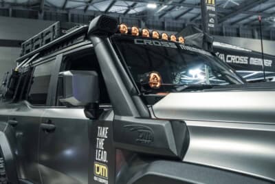 トヨタ ランドクルーザー250：フレッシュな空気を取り込むTJM社製のシュノーケルは定番の装備だ