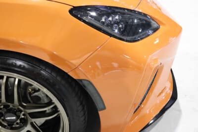 トヨタ GR86:サイドマーカーはスモーク化。スモーク調のヘッドライトとトーンを整えて、レンズ類をコーディネイトしている