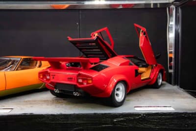 ランボルギーニ カウンタックLP500S(1/12スケール):各部の開閉機構により美しいインテリアを存分に堪能