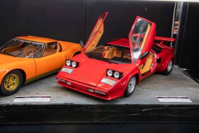 ランボルギーニ カウンタックLP500S(1/12スケール):シザードアを開けた迫力あるダイキャストモデルの姿だ
