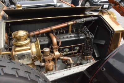 ロールス・ロイス シルバーゴースト：排気量は7428ccに拡大され、当時の最高速度は100km/hを超えた