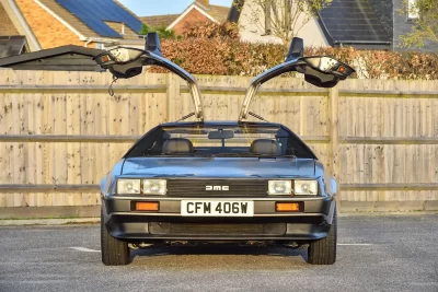5万4000英ポンド(邦貨換算約1156万円)で落札されたデロリアン「DMC-12」(C)Iconicauctioneers