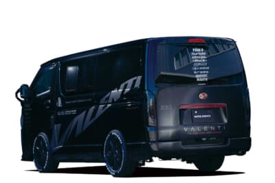 トヨタ 200系ハイエース:施錠・解錠時にモーション点灯する機能を備えた特別な意匠だ