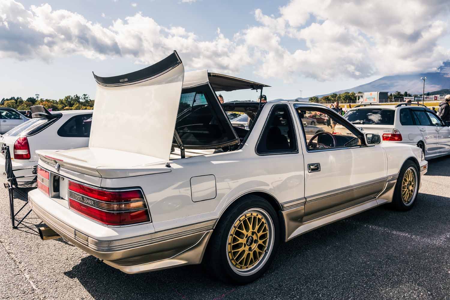定員2名!? 500台限定のトヨタ「ソアラ エアロキャビン」はバブルが生ん