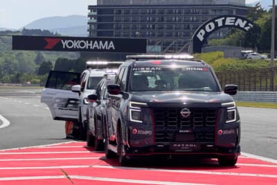 富士スピードウェイのコース上を走行する日産「パトロールNISMO」FRO車両。今シーズンから新型Y63型に刷新された
