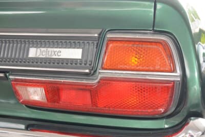 日産 バイオレット 1400DX:樹脂パーツの入手には苦労するという貴重な純正テールランプだ