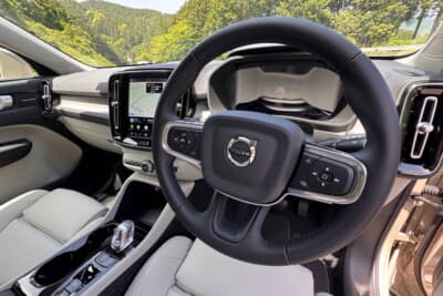ボルボ XC40 B3:シンプルで洗練されたステアリング。直感的な操作が可能だ