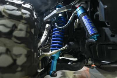 トヨタ ランドクルーザー250：キングショックのサスキット。別体タンク式でフェードが起きにくい
