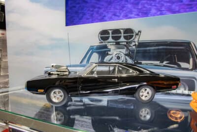 ダッジ チャージャー(1/12スケール):漆黒のボディが美しく輝く大型の精密なレジンモデル