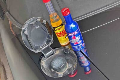 燃費向上をうたった各種添加剤は、エンジンやミッションに注入するタイプの多くは摩擦抵抗を減少させる成分による効果を狙ったもの