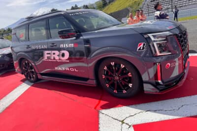 日産「パトロールNISMO」FRO仕様。精悍なブラックのエクステリアにFRO（ファースト レスキュー オペレーション）を示すグラフィックとNISSAN・NISMOの各ロゴが配されている