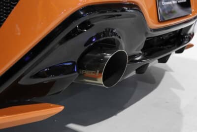 トヨタ GR86:砲弾型のスラッシュテールマフラーもSPEC! 製。昔のチューニングカーのイメージを出したかったというマストアイテム