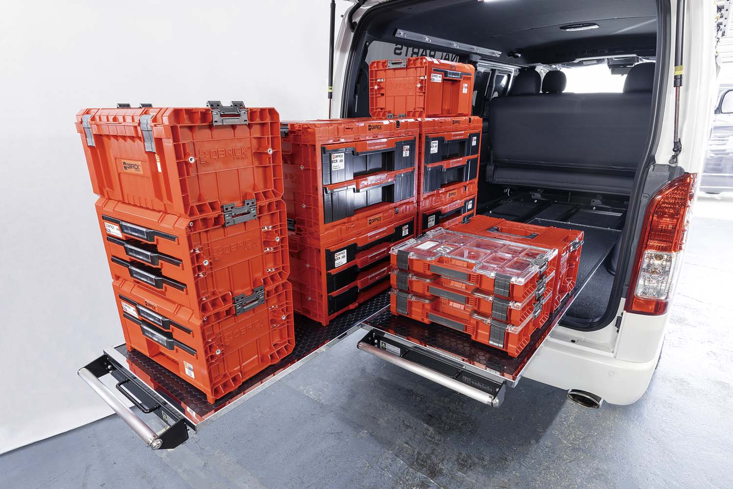 UI Vehicle's Innovation: New 2-Split Sliding Floor + Left-Right Flip-Up Bed Kit = The Optimal Hiace Solution!!
