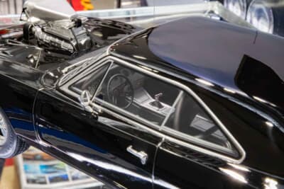 ダッジ チャージャー(1/12スケール):インパネに並んだ8連メーターが壮観でレーシーな印象