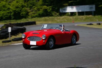 ヒーリー 100/6は、引退したメンバーから引き継いだという車両。「まだまだ借り物ですね」と語りつつ快走