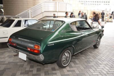 日産 バイオレット 1400DX:リアフェンダーの複雑な造形は当時の日産車ならではのデザイン