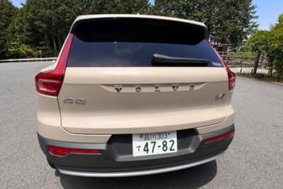 ボルボ XC40 プラス B3:特徴的なL字型のテールランプがボルボらしさを強調