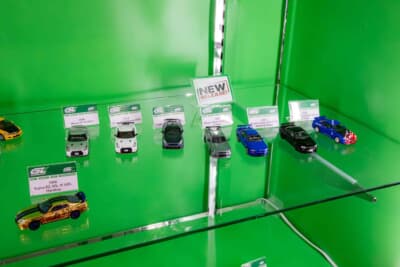 グリーンライト製ミニカー:ショーケースには集めたくなるお洒落な小スケールが並ぶ