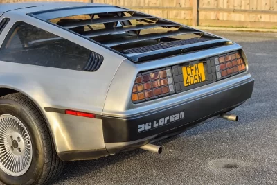 5万4000英ポンド(邦貨換算約1156万円)で落札されたデロリアン「DMC-12」(C)Iconicauctioneers