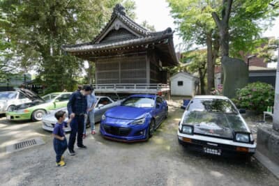 近年人気の高いネオヒストリックカーの展示エリア。40年選手の愛車が良好な状態で並ぶ