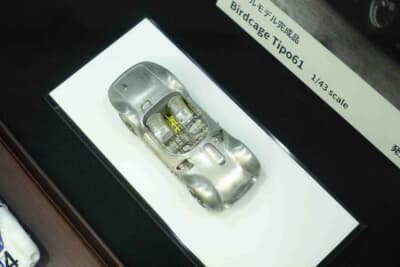 メイクアップが試作品として展示したマセラティ ティーポ61。真鍮パイプを手組みした