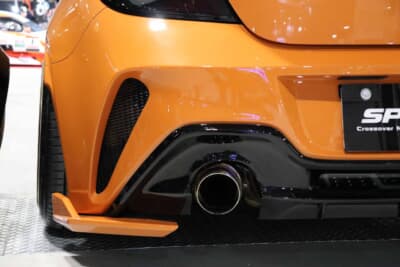 トヨタ GR86:リアバンパーの両サイドにフラップスポイラーを装着。もともとは純正バンパー用だったが、加工して装着してもらったとか