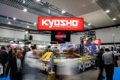 京商ブースにはRC用のデモンストレーションステージが用意された