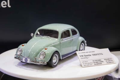 VW ビートル 1966(ミニッツ):淡いバハマブルーのボディ。ホワイトリボンタイヤも