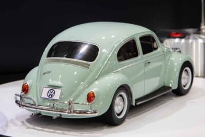 VW ビートル 1966(ミニッツ):特徴的なテールランプやメッキバンパーの造形も精緻
