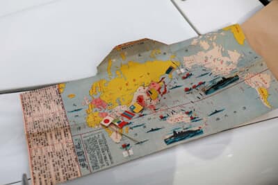 スズキ 2代目 フロンテ360：イベント会場で実施されていた昭和の物コンテストで、見事優勝を果たした黒田知宏さん。その時に出品していたのが、軍事郵便だった。古い家や小屋を譲り受けるとその当時の荷物がそのまま残されていることが多いそうで、そのなかから当時を知ることができる貴重な資料なども数多く発見されるのだそう