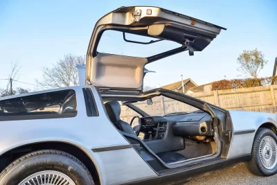 5万4000英ポンド(邦貨換算約1156万円)で落札されたデロリアン「DMC-12」(C)Iconicauctioneers