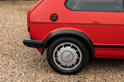 1万6875英ポンド（邦貨換算約359万円）で落札された初代フォルクスワーゲン「ゴルフGTI」（C）Iconicauctioneers