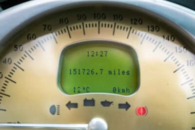 1万9125英ポンド(邦貨換算約404万円)で落札されたTVR「タスカン」(C)Iconic Auctioneers
