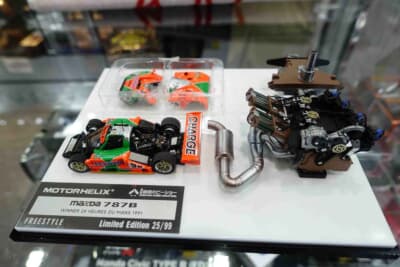 会場限定販売99台のチャージマツダ787B。精巧なロータリーエンジン付きで販売された