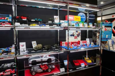インポートミニカー展示:海外ブランドの個性豊かな小スケールモデルたちがブースを彩る