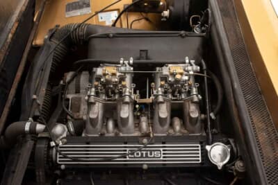 6525英ポンド(邦貨換算約139万円)で落札された「ロータス エクラ」(C)Iconicauctioneers