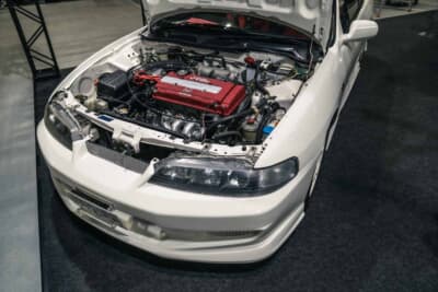 ホンダ インテグラ タイプR(DC2):塗装ムラのないボディと美しくエンジンルーム。レストアされた車両ならではの輝きをもつ